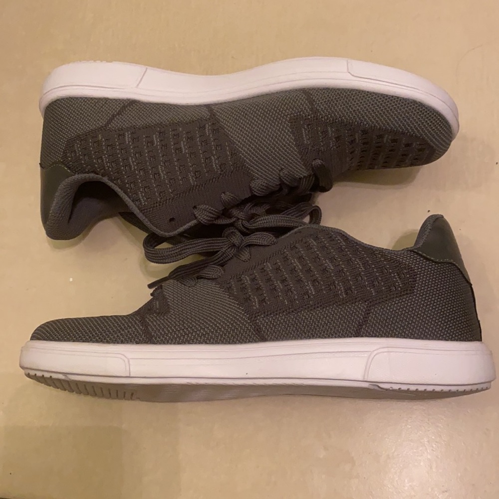 Men’s shoes size 6 | gray